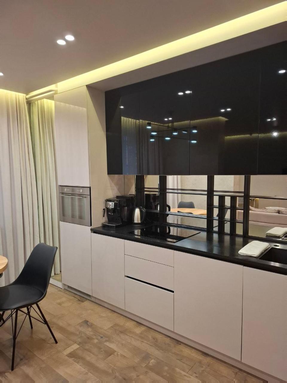 Vodogray Luxury Apartments: Elite Gated Complex with Underground Parking Chernivtsi Exterior photo